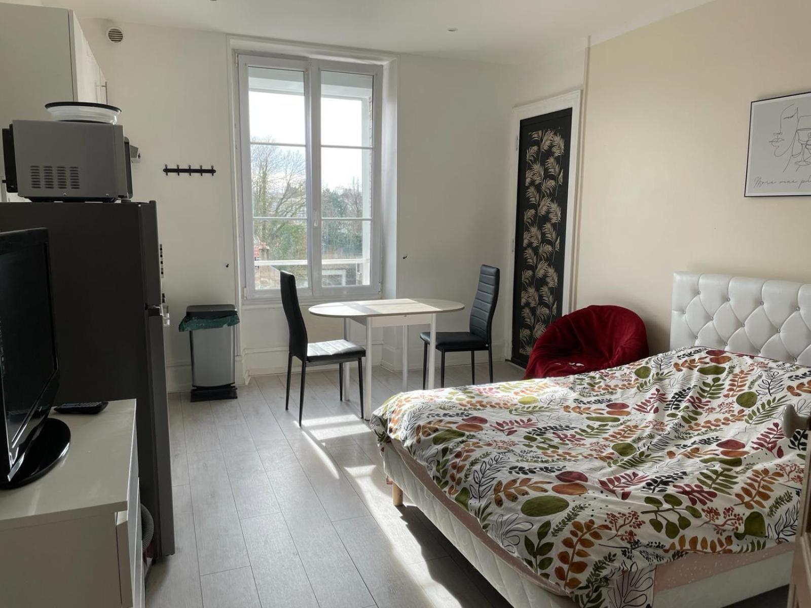 Studio Meuble Et Lumineux 20M2 Lägenhet Vittel Exteriör bild